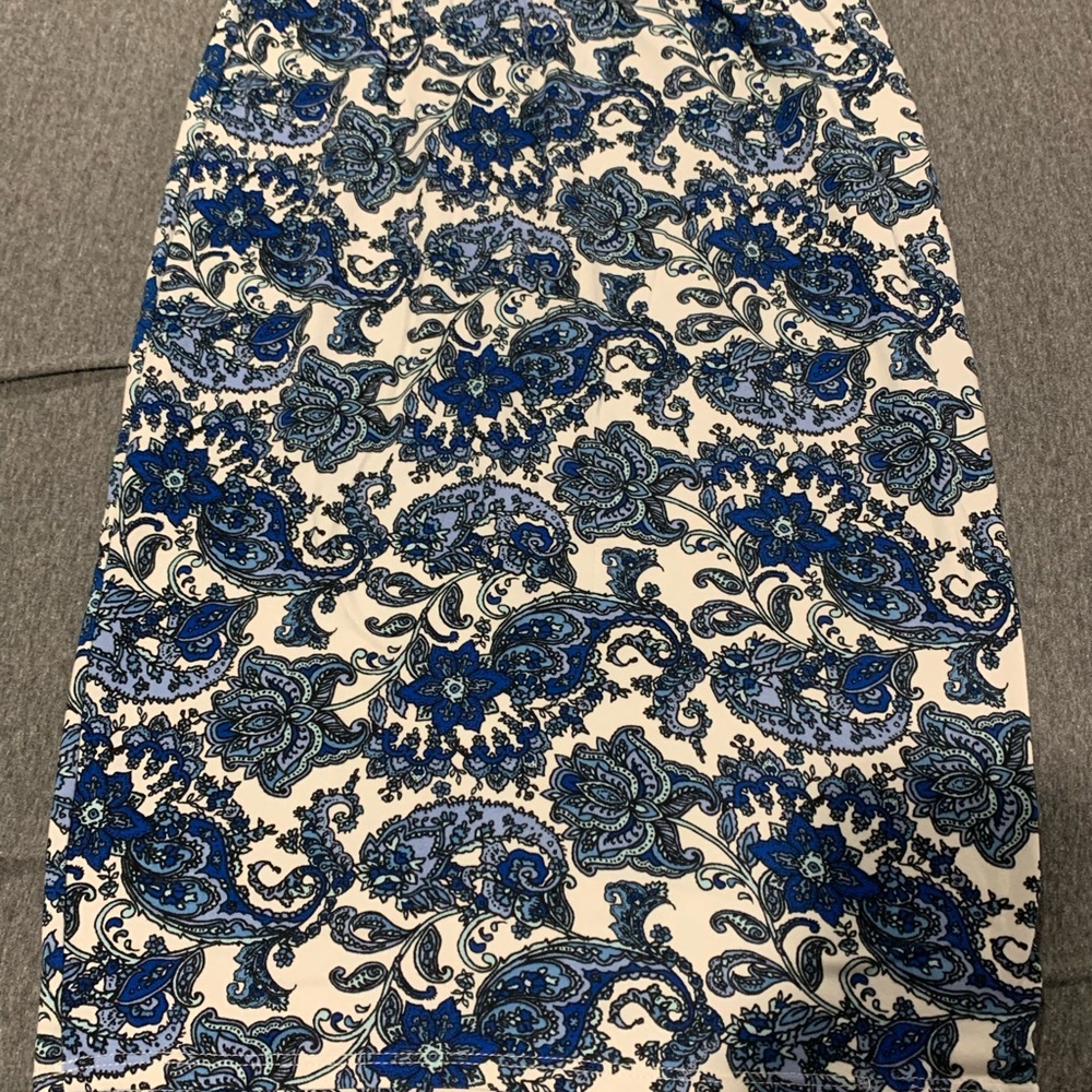 Pretty print blue pencil skirt